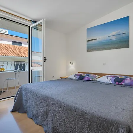 Apartman Klara 2 *