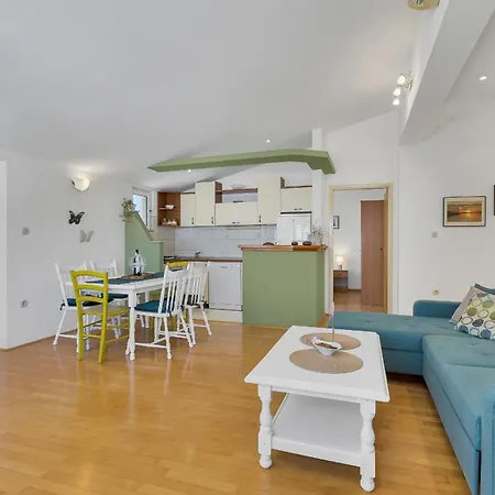 Klara 2 Apartman Makarska