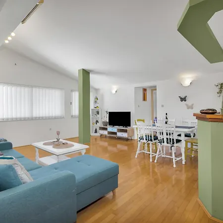 Apartman Klara 2 *
